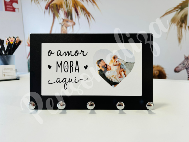 Chaveiro "O amor mora aqui..."